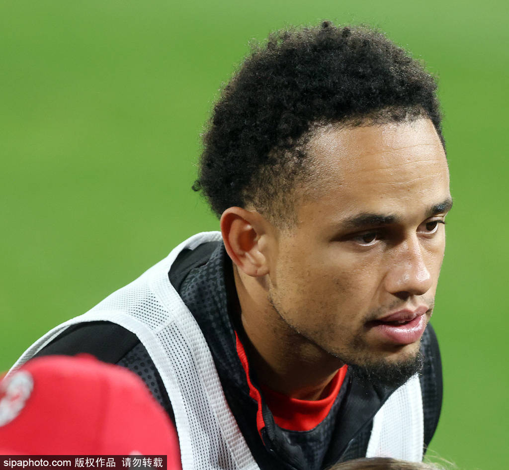 佳夫转会纽卡斯尔：米兰后卫的欧冠梦想之路