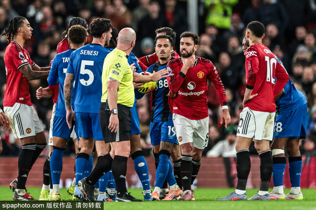 曼联冤?伯恩茅斯多次疑似禁区手球未判 锁喉对手仅染黄