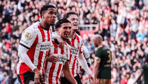 4月就夺冠?埃因霍温创神纪录!阿贾克斯被甩23分成背景板